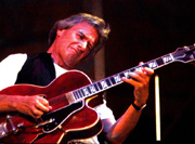 JmLUj9503s.jpg (22587 byte)