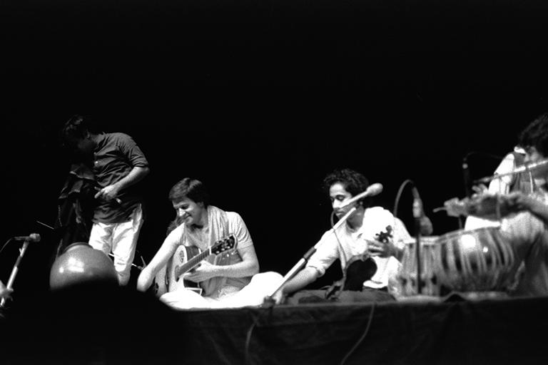 Shakti04.jpg (28477 byte)