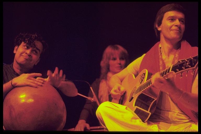 Shakti07.jpg (42028 byte)