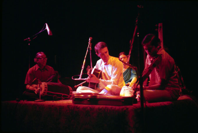 Shakti08.jpg (47242 byte)